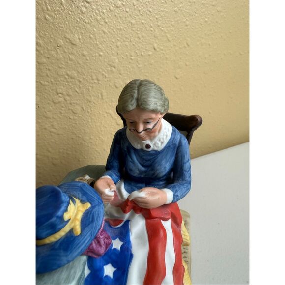 Vintage 1981 Norman Rockwell Porcelain Figure - Mending the Flag - Picture 4 of 12